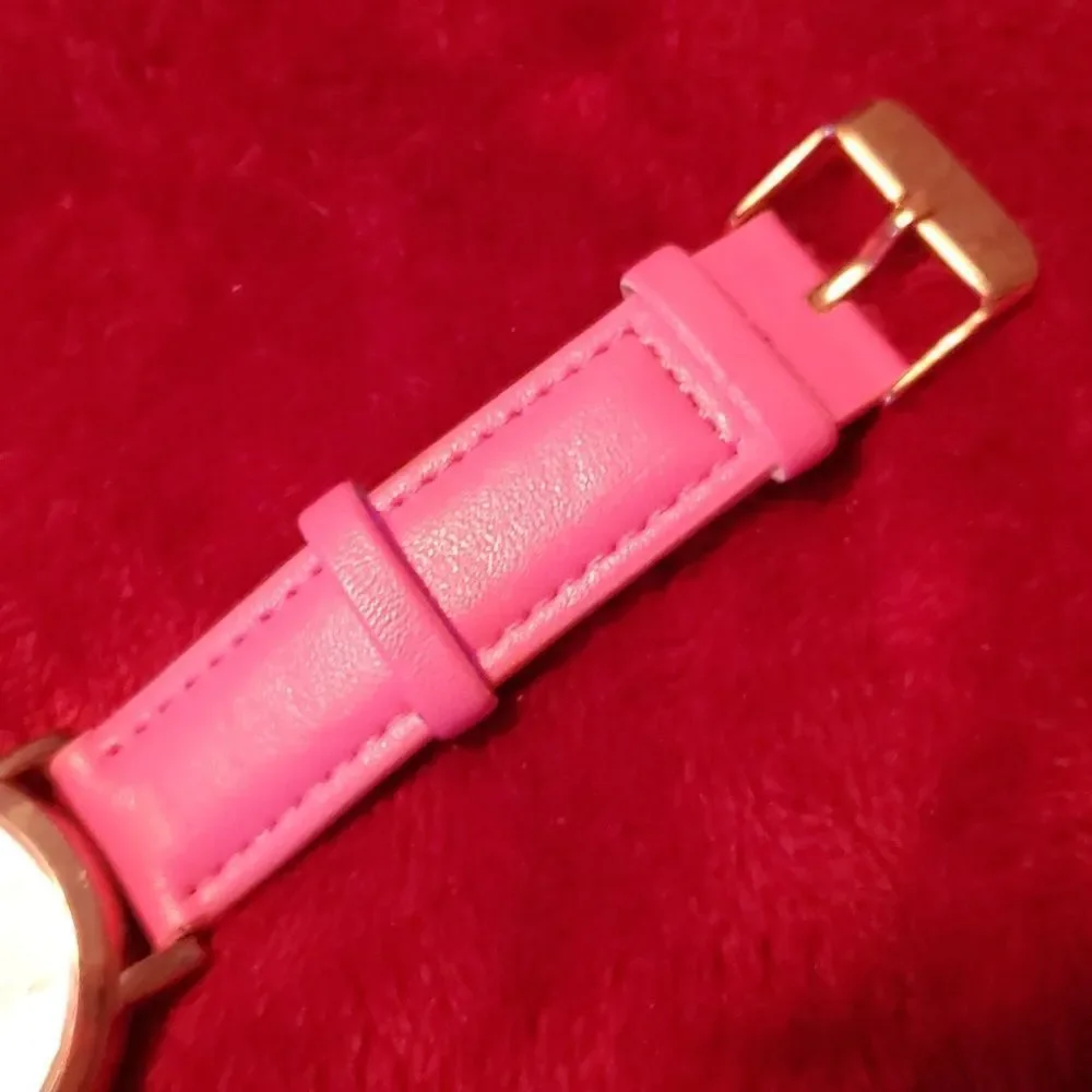 NEW SANRIO HKAQ5901 Hello Kitty Rose Gold Case Pink Band New Battery Works Great